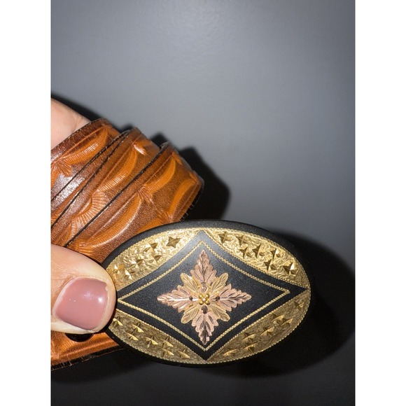 Black Hills Gold Lazy K 10K‎ Gold Trim Oval Belt Buckle Flower Pattern Tan Belt
